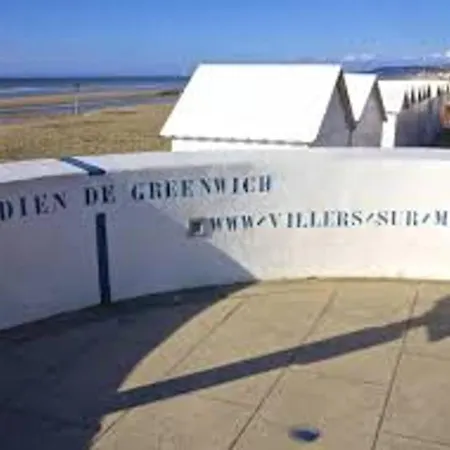 2 Pieces Avec Balcon Pres De La Plage - Fr-1-712-71